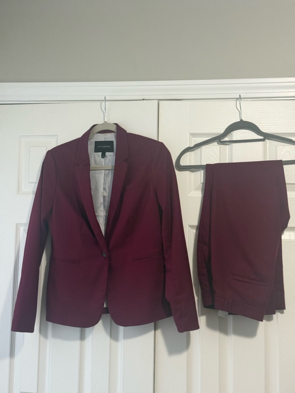 Women’s Banana Republic Burgundy Women's Blazer and Pants Suit Size 4 by